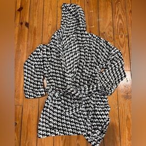 (902) VERA BRADLEY BATH ROBE